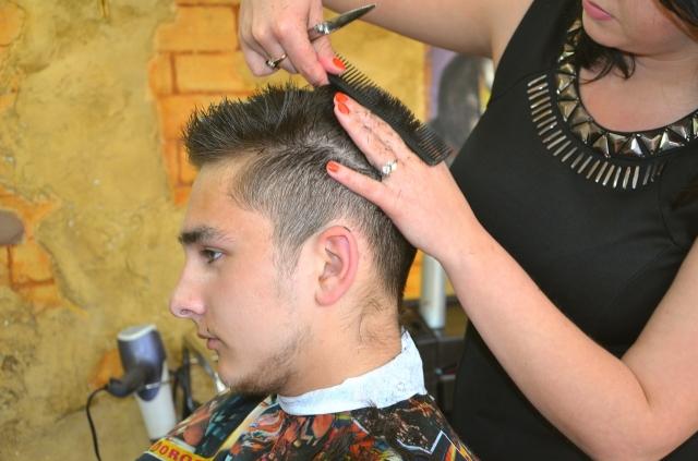 How to choose the best hair school for your career goals?